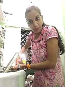 Snapshot of Hotty-Nidhi chatting on November 2025 03:55:01 PM Hotty-Nidhi online show from November 2025 03:55:01 PM