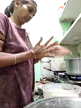 Hotty-Nidhi online show from March 2026 04:12:02 PM