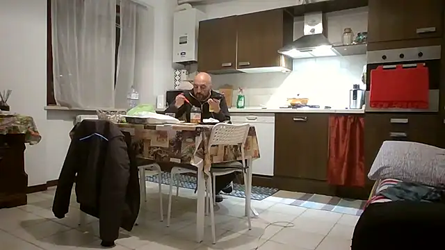 maxxxio12 online show from April 2026 06:52:01 PM