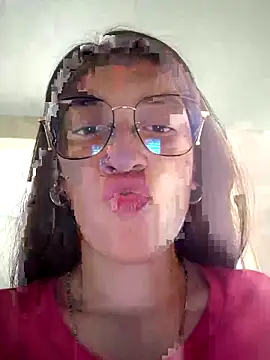 Snapshot of HOLY_DOLL chatting on October 2025 08:06:02 PM HOLY DOLL online show from October 2025 08:06:02 PM