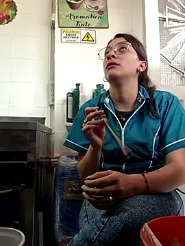 Snapshot of HOLY_DOLL chatting on November 2025 08:42:02 PM HOLY DOLL online show from November 2025 08:42:02 PM