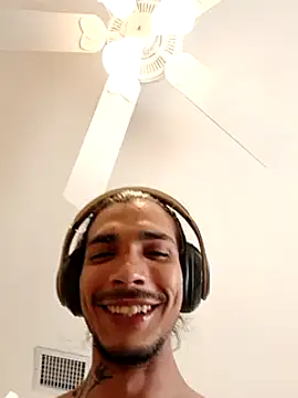 Snapshot of HazelEyedJay420 chatting on March 2025 02:33:02 PM HazelEyedJay420 online show from March 2025 02:33:02 PM