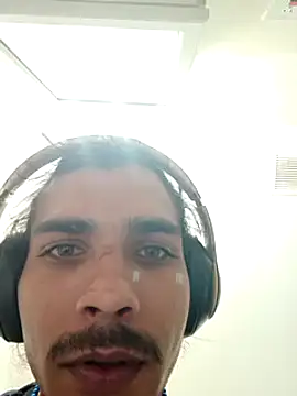 Snapshot of HazelEyedJay420 chatting on March 2025 03:20:01 AM HazelEyedJay420 online show from March 2025 03:20:01 AM