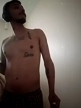 Snapshot of HazelEyedJay420 chatting on January 2026 01:04:01 PM HazelEyedJay420 online show from January 2026 01:04:01 PM