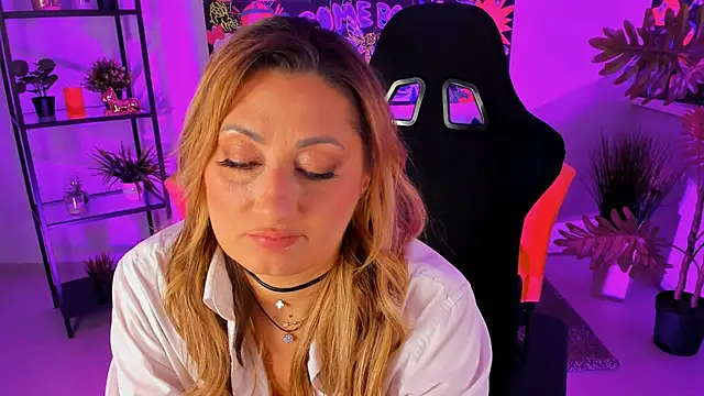 Snapshot of SarahAlluring chatting on March 2025 03:07:01 PM SarahAlluring online show from March 2025 03:07:01 PM