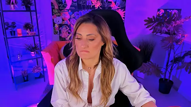 Snapshot of SarahAlluring chatting on March 2025 04:37:01 PM SarahAlluring online show from March 2025 04:37:01 PM