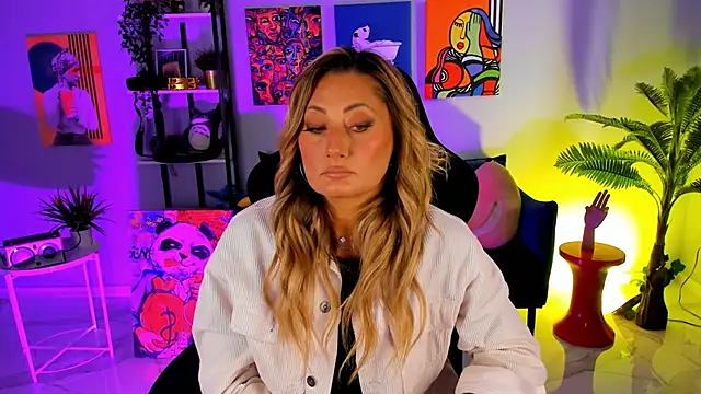 Snapshot of SarahAlluring chatting on September 2025 12:59:02 PM SarahAlluring online show from September 2025 12:59:02 PM