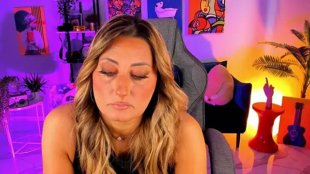 Snapshot of SarahAlluring chatting on September 2025 12:06:01 PM SarahAlluring online show from September 2025 12:06:01 PM