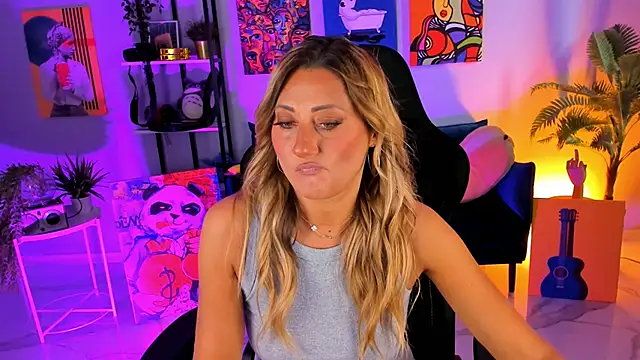 Snapshot of SarahAlluring chatting on September 2025 12:30:01 PM SarahAlluring online show from September 2025 12:30:01 PM