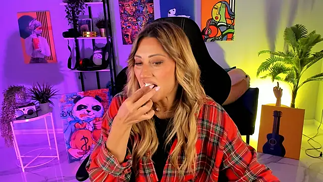 Snapshot of SarahAlluring chatting on September 2025 12:09:02 PM SarahAlluring online show from September 2025 12:09:02 PM