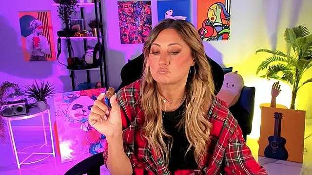 Snapshot of SarahAlluring chatting on October 2025 12:15:02 PM SarahAlluring online show from October 2025 12:15:02 PM