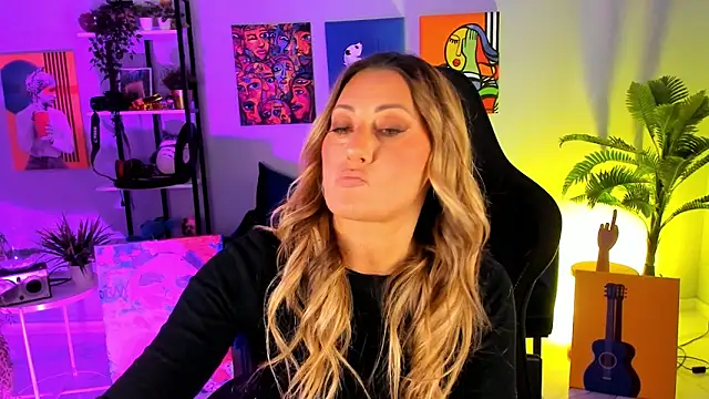 Snapshot of SarahAlluring chatting on October 2025 12:38:01 PM SarahAlluring online show from October 2025 12:38:01 PM