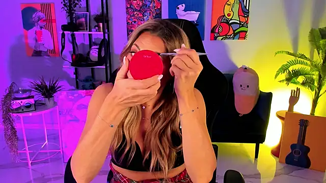 Snapshot of SarahAlluring chatting on October 2025 12:39:02 PM SarahAlluring online show from October 2025 12:39:02 PM