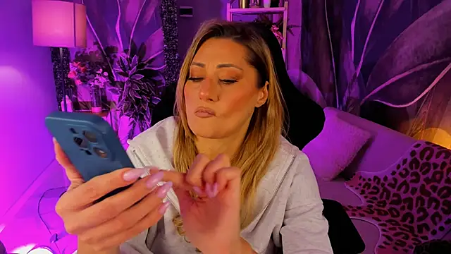 SarahAlluring online show from November 2025 12:27:01 PM