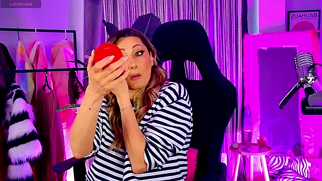 SarahAlluring online show from April 2026 03:10:02 PM