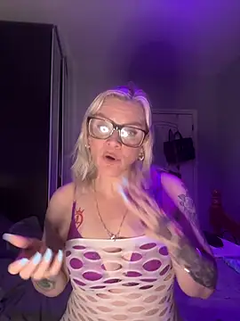 Snapshot of Curvy-Cleo chatting on February 2026 07:45:01 PM Curvy-Cleo online show from February 2026 07:45:01 PM