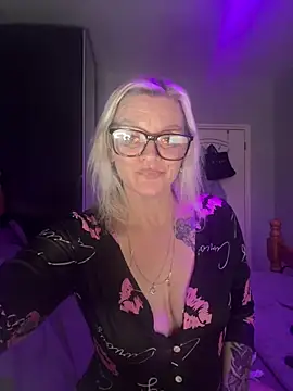 Snapshot of Curvy-Cleo chatting on February 2026 12:09:01 PM Curvy-Cleo online show from February 2026 12:09:01 PM