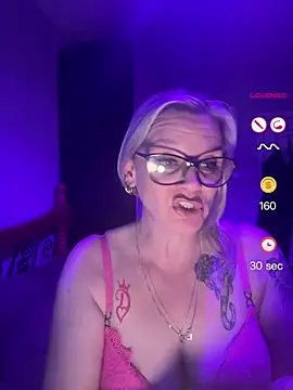 Curvy-Cleo online show from April 2026 08:07:01 PM