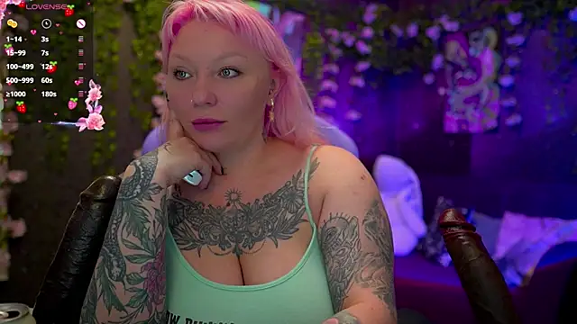 Snapshot of BlackedBarbie chatting on October 2025 07:01:02 PM BlackedBarbie online show from October 2025 07:01:02 PM