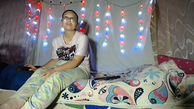 SHARONYJQVI online show from July 2026 12:57:02 AM