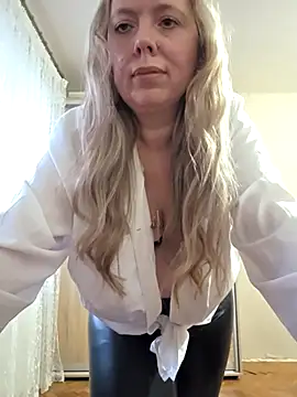 Irina3718 online show from January 2026 02:32:01 PM