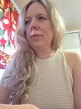 Irina3718 online show from June 2026 01:43:02 PM