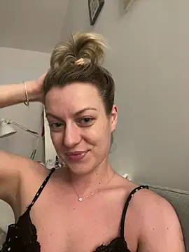 AnnastasiaMills online show from April 2026 07:34:01 PM