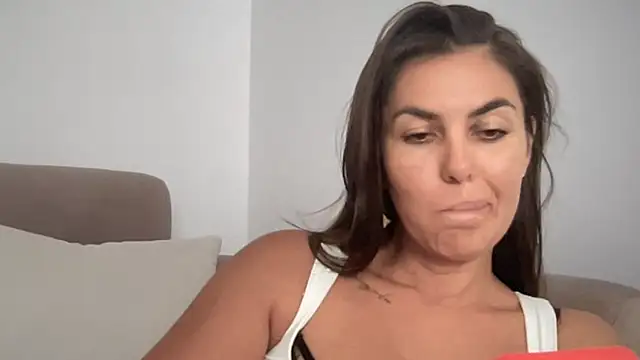 Snapshot of AngelinaMeov chatting on October 2025 12:57:02 PM AngelinaMeov online show from October 2025 12:57:02 PM