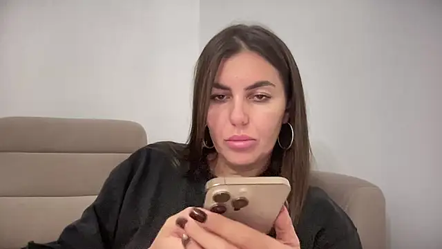 Snapshot of AngelinaMeov chatting on October 2025 05:13:02 PM AngelinaMeov online show from October 2025 05:13:02 PM