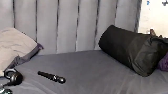 Snapshot of LustyDeziree1 chatting on February 2026 04:10:01 AM LustyDeziree1 online show from February 2026 04:10:01 AM