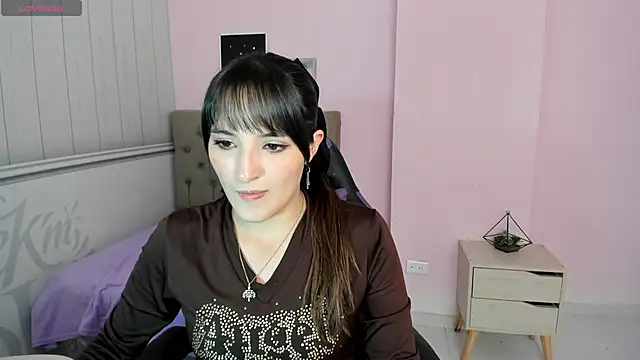 Tania Duque online show from November 2025 02:17:01 PM