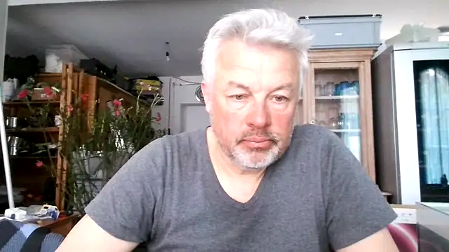 Snapshot of Berg_Boy chatting on March 2025 12:04:02 PM Berg Boy online show from March 2025 12:04:02 PM