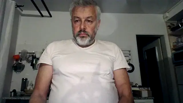 Snapshot of Berg_Boy chatting on October 2025 11:38:02 PM Berg Boy online show from October 2025 11:38:02 PM