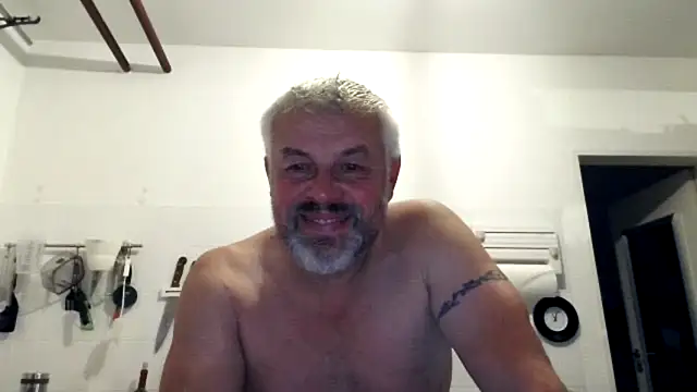 Snapshot of Berg_Boy chatting on October 2025 09:04:02 PM Berg Boy online show from October 2025 09:04:02 PM