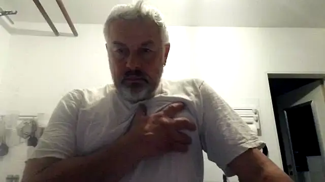 Snapshot of Berg_Boy chatting on October 2025 10:42:02 PM Berg Boy online show from October 2025 10:42:02 PM