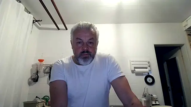 Snapshot of Berg_Boy chatting on November 2025 04:34:01 AM Berg Boy online show from November 2025 04:34:01 AM