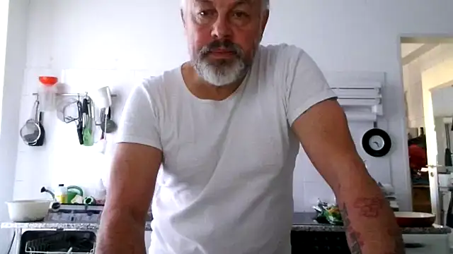 Snapshot of Berg_Boy chatting on November 2025 08:25:01 AM Berg Boy online show from November 2025 08:25:01 AM