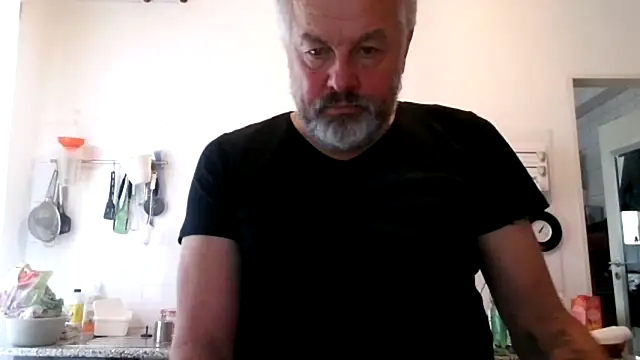 Snapshot of Berg_Boy chatting on November 2025 12:05:02 PM Berg Boy online show from November 2025 12:05:02 PM