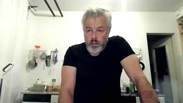 Snapshot of Berg_Boy chatting on December 2025 08:47:01 PM Berg Boy online show from December 2025 08:47:01 PM