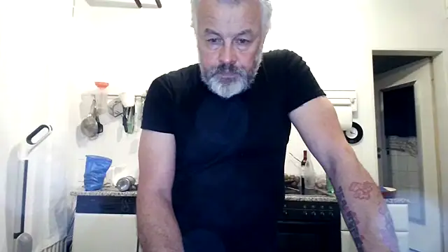 Snapshot of Berg_Boy chatting on December 2025 10:16:02 PM Berg Boy online show from December 2025 10:16:02 PM