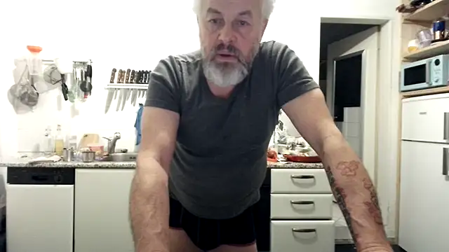 Snapshot of Berg_Boy chatting on January 2026 10:15:01 PM Berg Boy online show from January 2026 10:15:01 PM