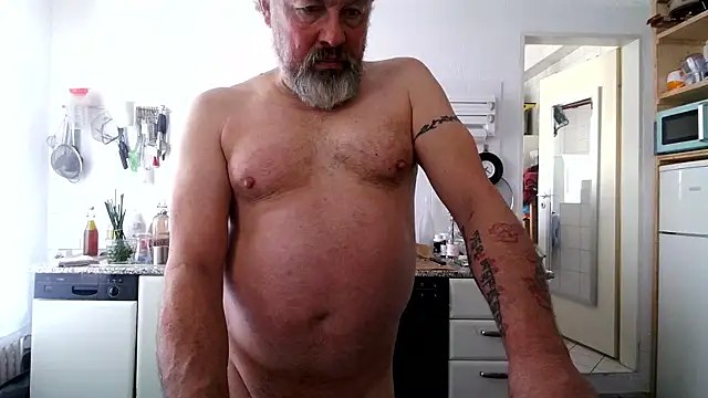 Snapshot of Berg_Boy chatting on January 2026 12:21:01 PM Berg Boy online show from January 2026 12:21:01 PM