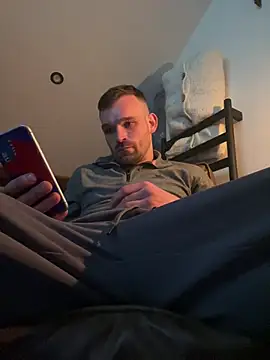 Snapshot of LKC94 chatting on March 2025 01:54:01 AM LKC94 online show from March 2025 01:54:01 AM