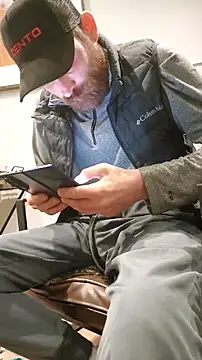 Snapshot of LKC94 chatting on November 2025 12:44:01 AM LKC94 online show from November 2025 12:44:01 AM