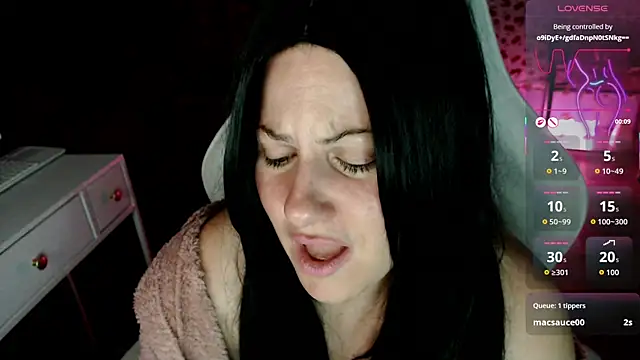 Snapshot of BellaStar84 chatting on June 2026 06:03:01 AM BellaStar84 online show from June 2026 06:03:01 AM