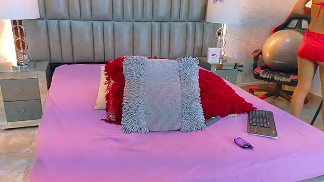 Snapshot of CamilaJohnston chatting on February 2026 10:17:01 PM CamilaJohnston online show from February 2026 10:17:01 PM