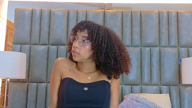 Snapshot of CamilaJohnston chatting on April 2026 08:31:01 PM CamilaJohnston online show from April 2026 08:31:01 PM