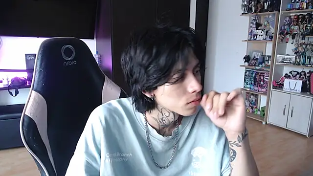 Snapshot of xIce_Boy chatting on December 2025 01:31:01 PM xIce Boy online show from December 2025 01:31:01 PM