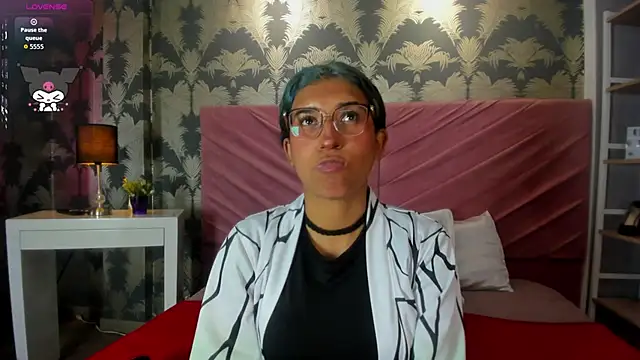 Karin Ks online show from November 2025 07:32:02 PM