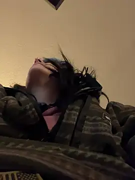 2brokegirlz online show from March 2025 12:18:02 PM